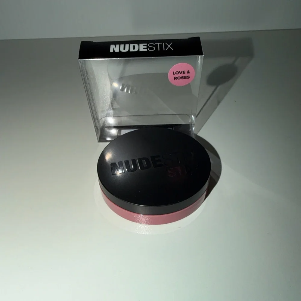 NUDESTIX Love & Roses Blush Compact Brand New in box